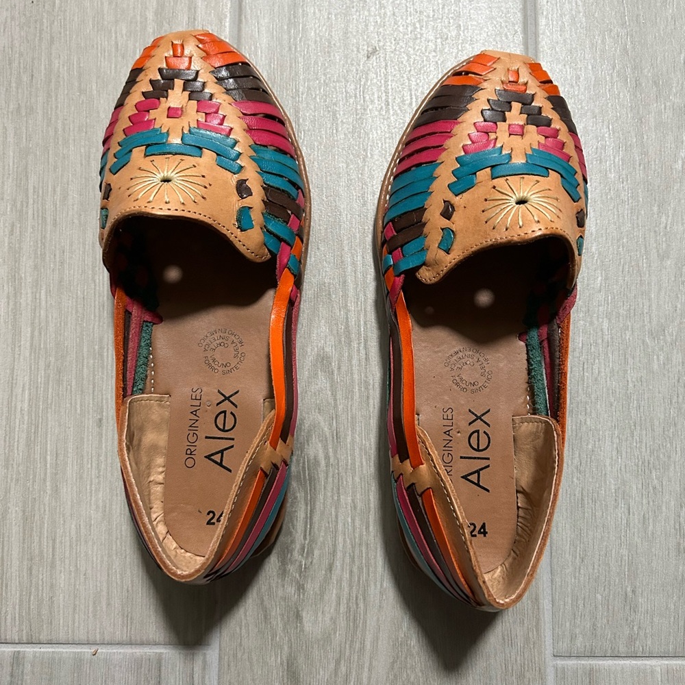 Multicolor shoes. - Picture 3 of 3
